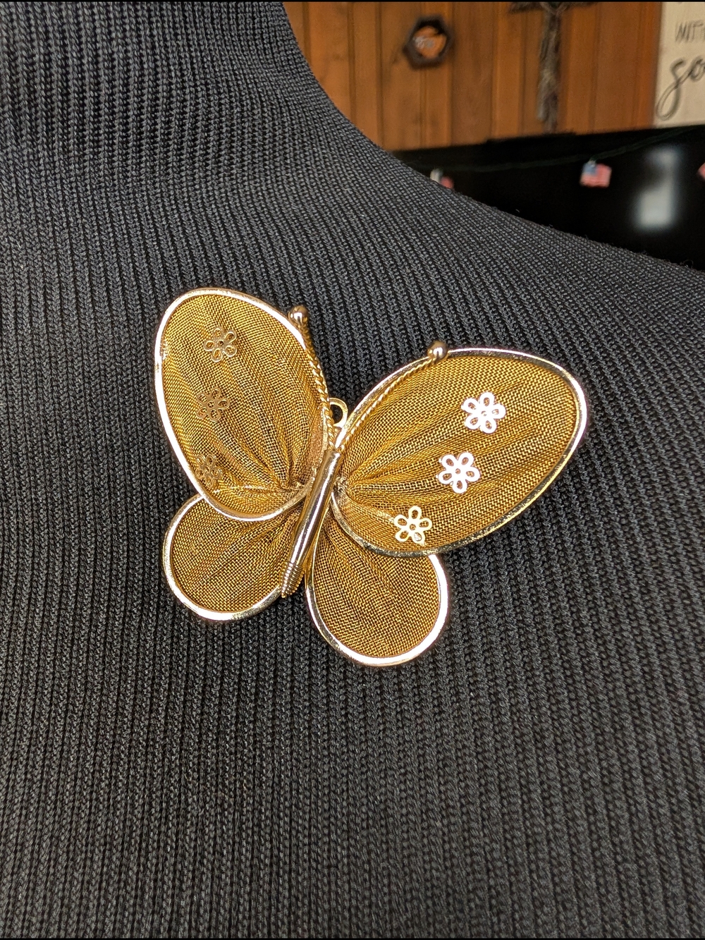 Vintage Brooch Gold Tone Metal Mesh Butterfly Pin Floral Wings 2.25"